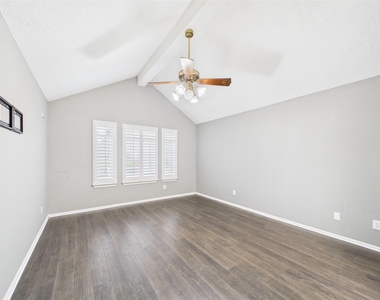3718 Brookwood Drive - Photo Thumbnail 13