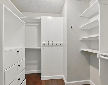 3126 Windchase Boulevard - Photo Thumbnail 27
