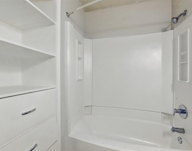 3126 Windchase Boulevard - Photo Thumbnail 29
