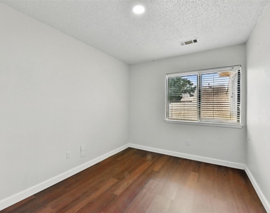 3126 Windchase Boulevard - Photo Thumbnail 24