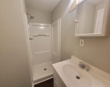 2526 3rd 1/2 Avenue N - Photo Thumbnail 14
