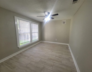 2526 3rd 1/2 Avenue N - Photo Thumbnail 10
