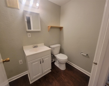 2526 3rd 1/2 Avenue N - Photo Thumbnail 13