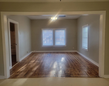 2526 3rd 1/2 Avenue N - Photo Thumbnail 7
