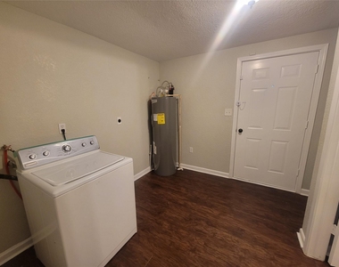 2526 3rd 1/2 Avenue N - Photo Thumbnail 12