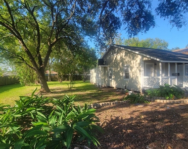 2526 3rd 1/2 Avenue N - Photo Thumbnail 1