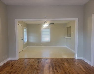2526 3rd 1/2 Avenue N - Photo Thumbnail 8