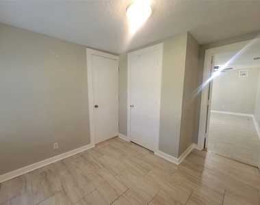 2526 3rd 1/2 Avenue N - Photo Thumbnail 9