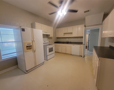 2526 3rd 1/2 Avenue N - Photo Thumbnail 5