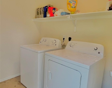 3735 Putnam Drive - Photo Thumbnail 2