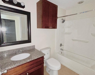 3735 Putnam Drive - Photo Thumbnail 6