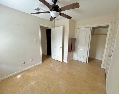 3735 Putnam Drive - Photo Thumbnail 3