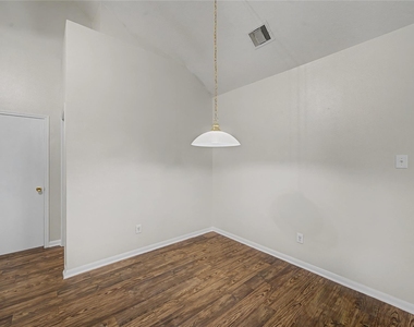 1111 Auburn View Lane - Photo Thumbnail 10