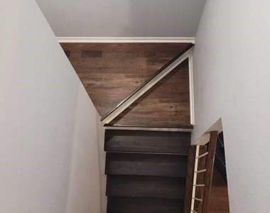 1904 Dartmouth Street - Photo Thumbnail 6