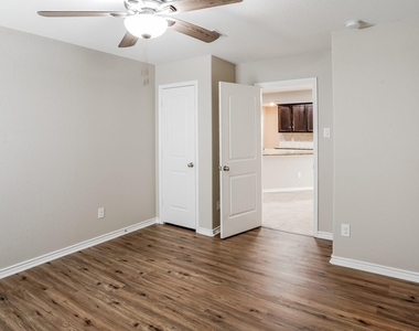 18003 Dalton Shadow Lane - Photo Thumbnail 10