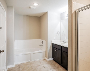18003 Dalton Shadow Lane - Photo Thumbnail 8