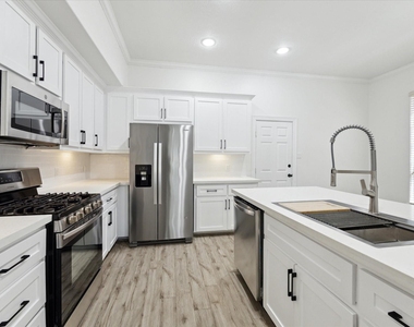 13639 Brookbluff Lane - Photo Thumbnail 10