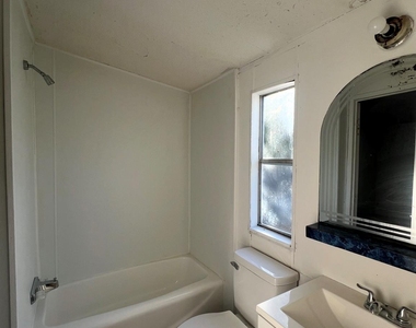 1511 #4 Jones Street - Photo Thumbnail 5