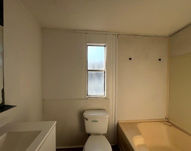 1511 #4 Jones Street - Photo Thumbnail 3
