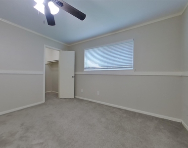 2706 King James Court - Photo Thumbnail 5