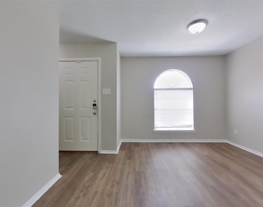 2706 King James Court - Photo Thumbnail 3