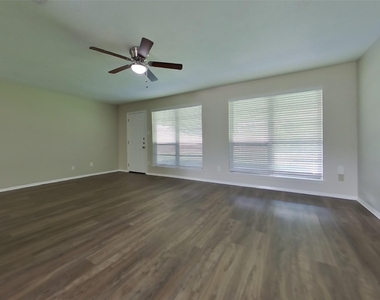 2706 King James Court - Photo Thumbnail 2