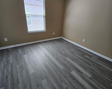 21362 Slate Crossing Lane - Photo Thumbnail 8