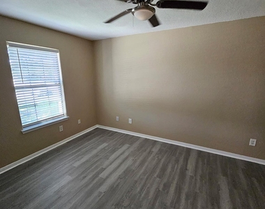 21362 Slate Crossing Lane - Photo Thumbnail 2