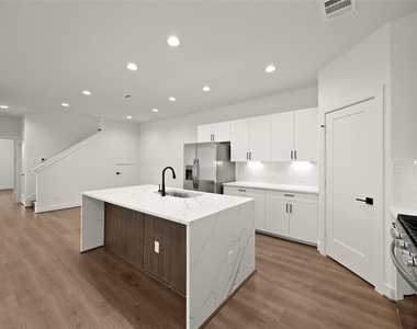 2635 Aruba Bend Drive - Photo Thumbnail 7