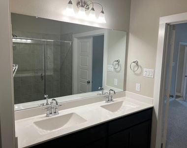 322 Wisteria Manor Street - Photo Thumbnail 10