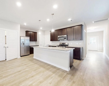 322 Wisteria Manor Street - Photo Thumbnail 5