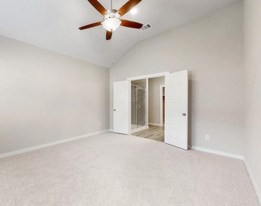 322 Wisteria Manor Street - Photo Thumbnail 9