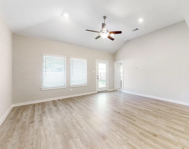 322 Wisteria Manor Street - Photo Thumbnail 7
