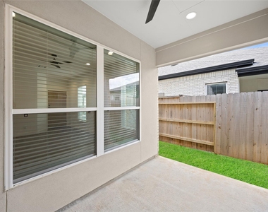 2711 Sunrise Breeze Drive - Photo Thumbnail 24