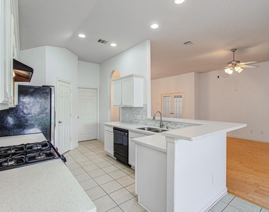 13335 Gardnerville St - Photo Thumbnail 9