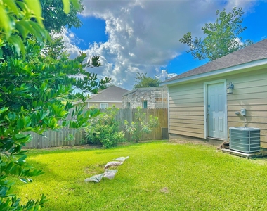 3807 Putnam Drive - Photo Thumbnail 1