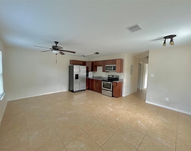 3807 Putnam Drive - Photo Thumbnail 9