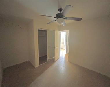 3807 Putnam Drive - Photo Thumbnail 5