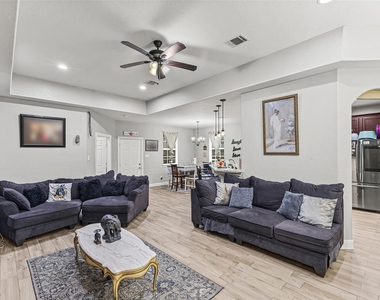 267 Freeman Boulevard - Photo Thumbnail 8