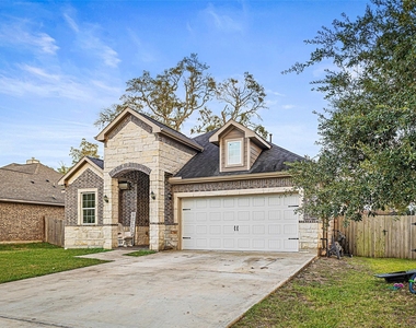267 Freeman Boulevard - Photo Thumbnail 2