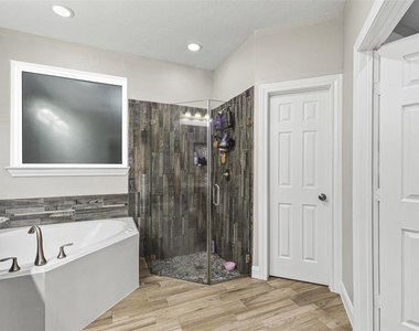 267 Freeman Boulevard - Photo Thumbnail 15