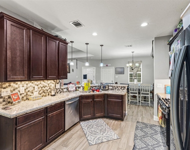 267 Freeman Boulevard - Photo Thumbnail 11
