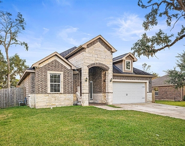 267 Freeman Boulevard - Photo Thumbnail 1