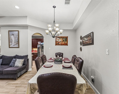 267 Freeman Boulevard - Photo Thumbnail 7