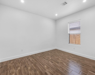 323 Road 5840 - Photo Thumbnail 21