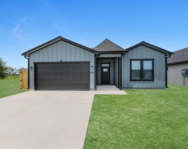 323 Road 5840 - Photo Thumbnail 2