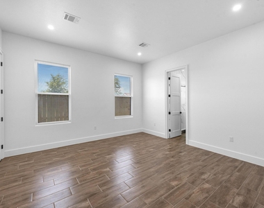 323 Road 5840 - Photo Thumbnail 14