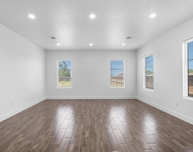 323 Road 5840 - Photo Thumbnail 8