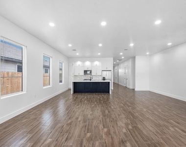 323 Road 5840 - Photo Thumbnail 6
