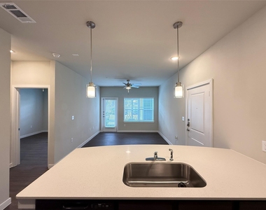 2102 Antoine Drive - Photo Thumbnail 3